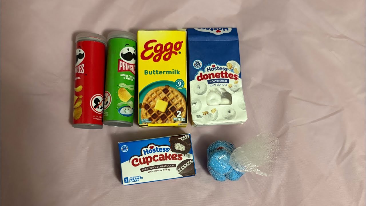 Opening the Mini Verse real brands that I got from Wal Mart today 
