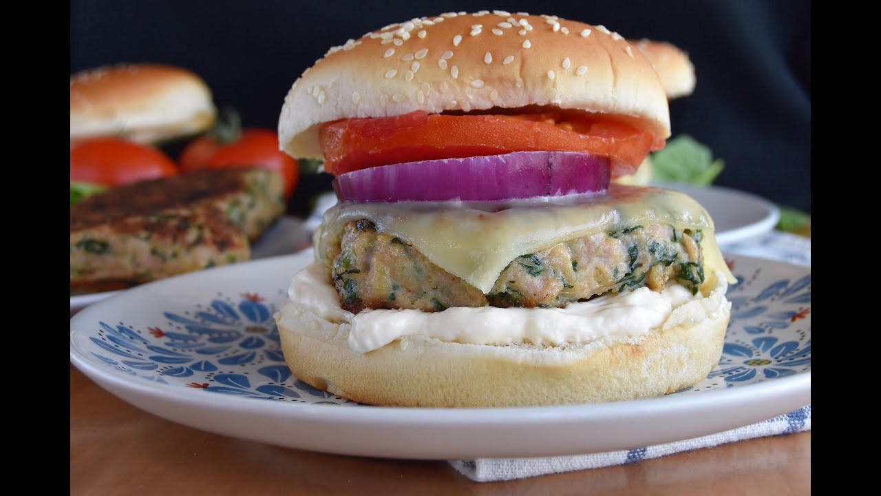Hamburguesa casera de pollo y espinacas