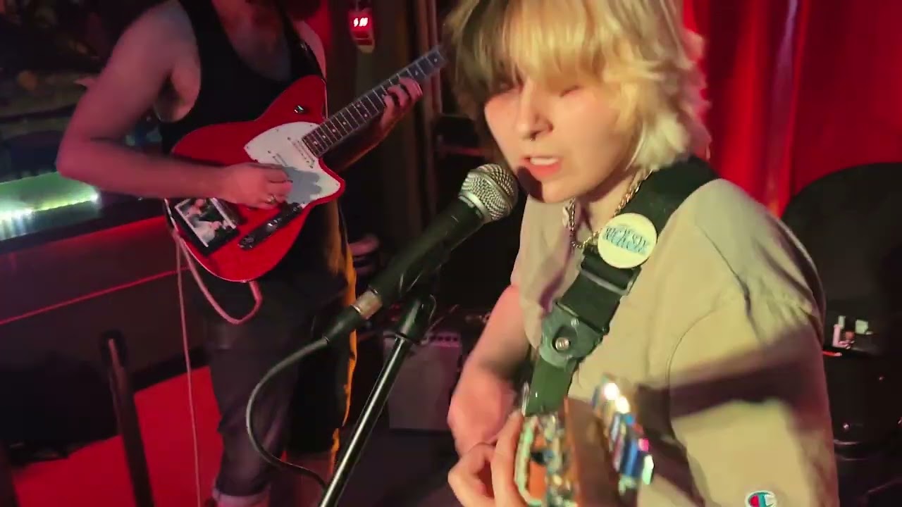 Kicksie - Closure (Official Music Video)