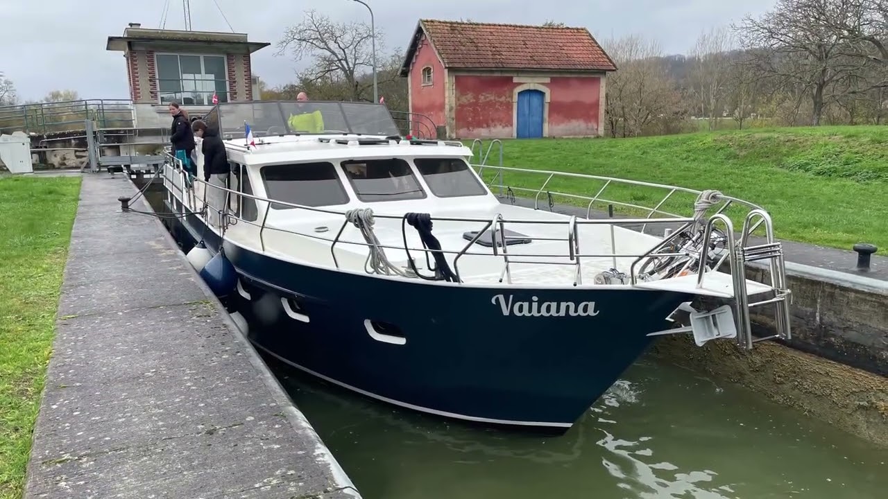 A lot of locks and getting ready for Christmas | Canal latéral a l’Aisne - ep.56
