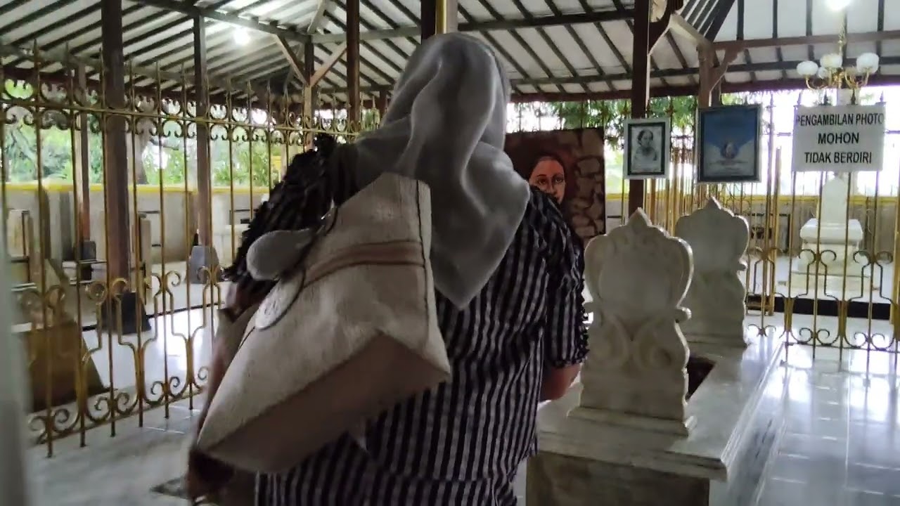 Makam pahlawan Raden Ajeng Kartini di Mantingan Rembang Jawa Tengah.