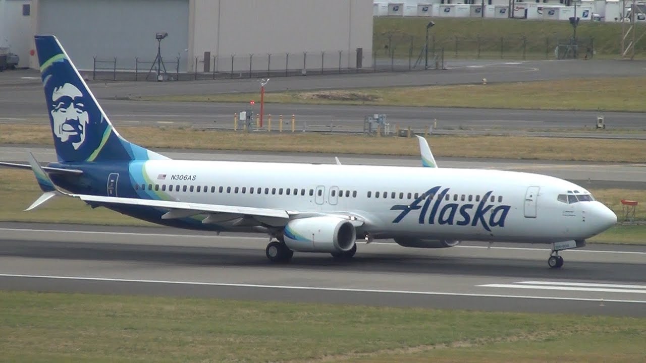Alaska Airlines 737-900 [N306AS] Takeoff Portland Airport (PDX)