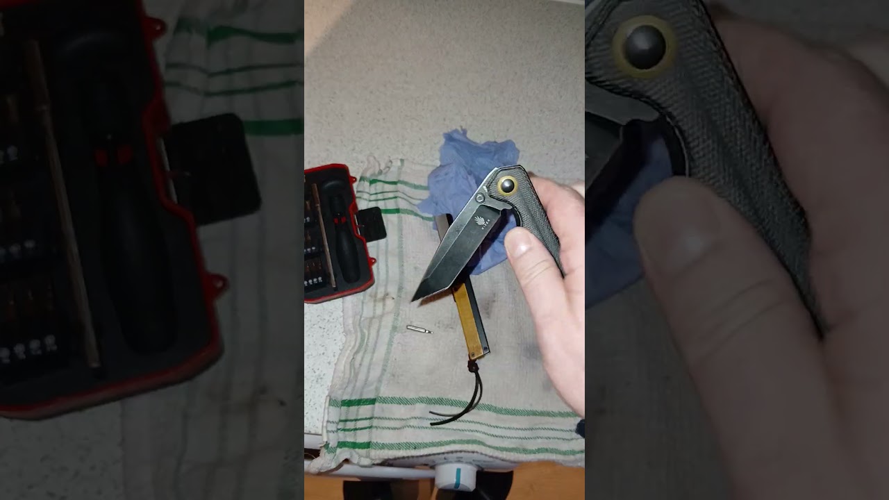 Stiff action knife VS easy opening knife 