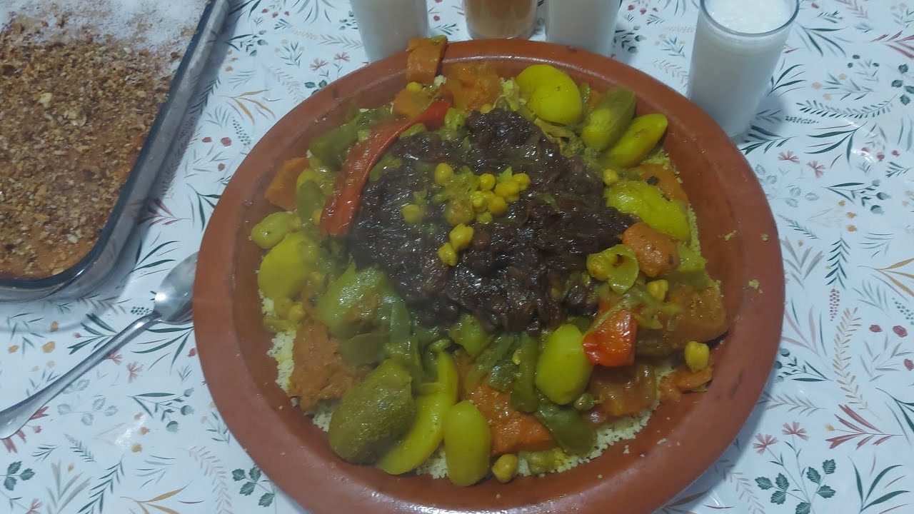 كسكسو المغربي كيوجد في اقل من ساعه كسكسو بالخضره والتفايه ميلونج بنين بزاف
