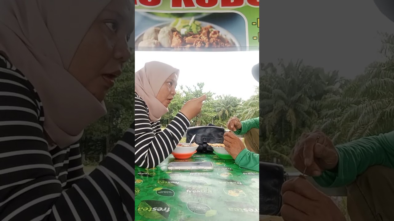 menyempatkan ziarah kubur kemakam ayah.setelah bongkaran Dekor hari ini