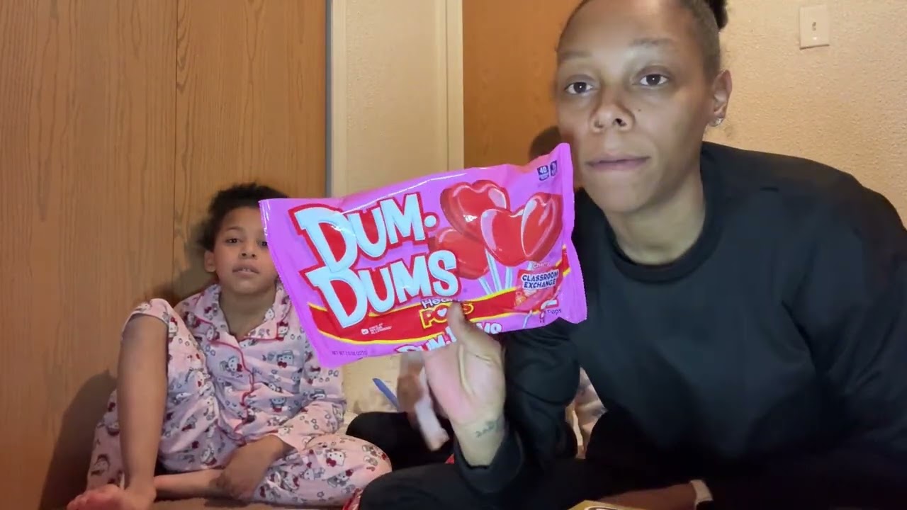 Make valentine’s candy bags with us