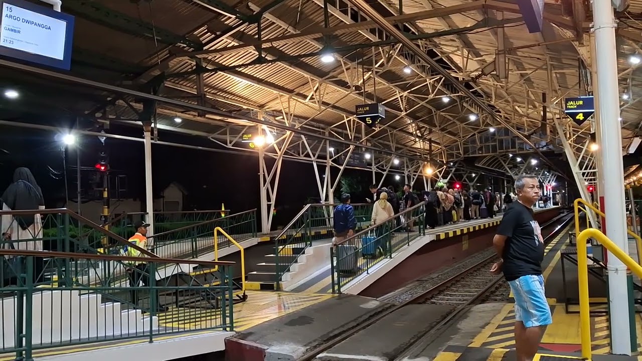 KA Argo Dwipangga Berstiker Tematik Datang di Stasiun Yogyakarta