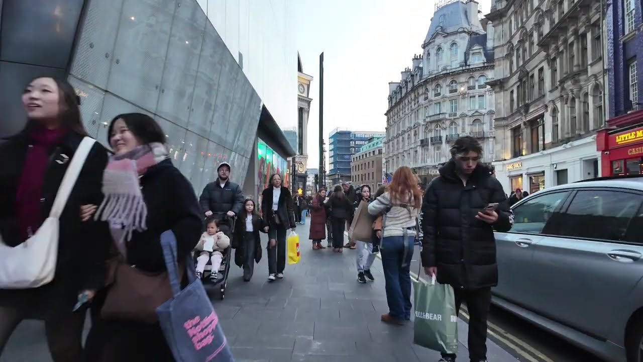 4K Walking Tour: New Year's Day London - 01/01/26. Tottenham Court Road Station to Trafalgar Square