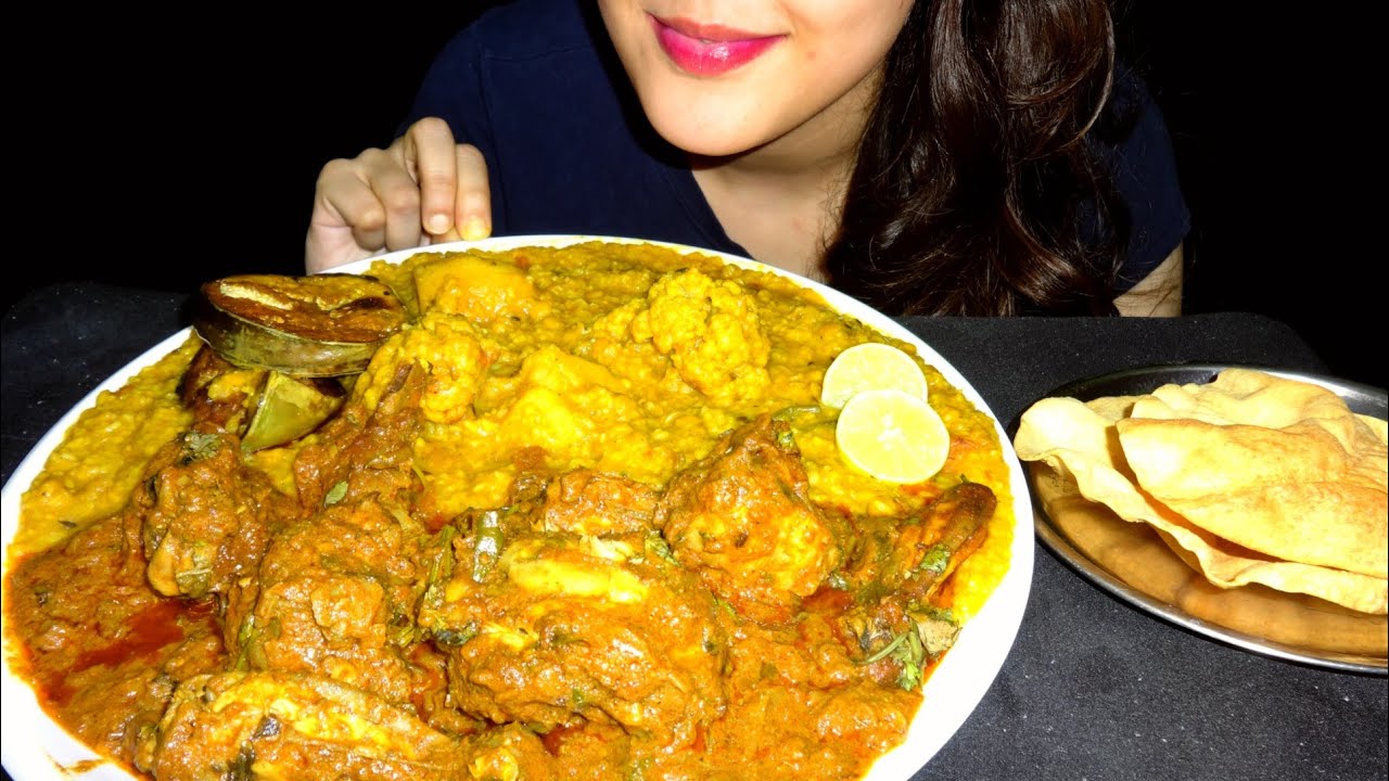 Eating Khichdi || Chicken curry || Eggplant Fry || Papad || Homemade Food || Mukbang || No Talking