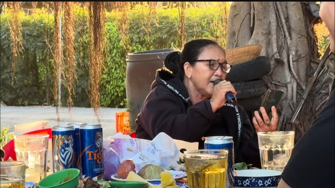 Trọng thuỷ mị châu tân cổ. Mẹ tui hát.