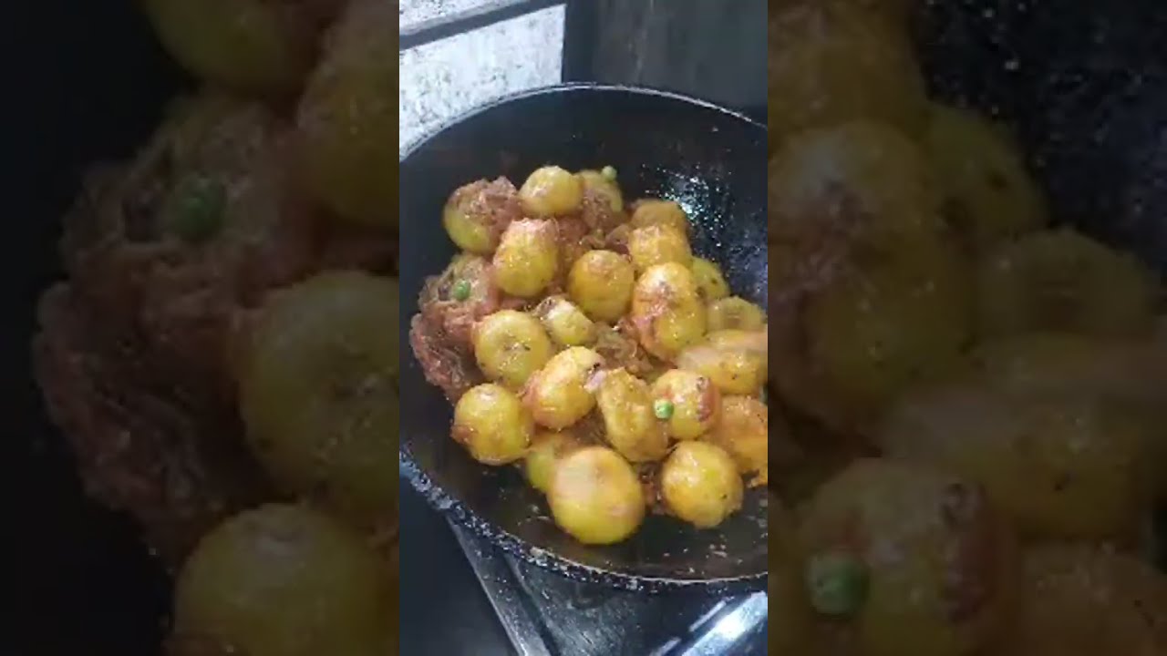 Aloo Dum.Choto Alu diye Aloor Dom.Dum Alu.