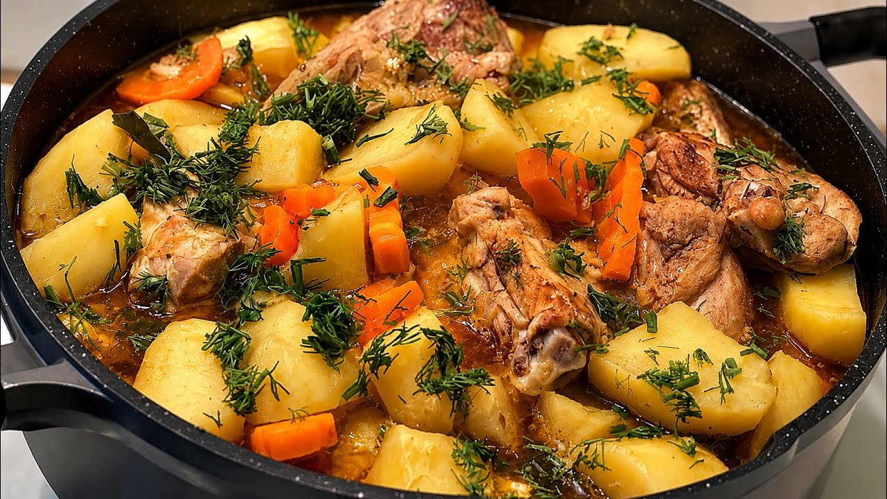 Этот ужин покорил YouTube! КАРТОШКА с КУРИЦЕЙ в одной сковороде &mdash; быстро и очень вкусно