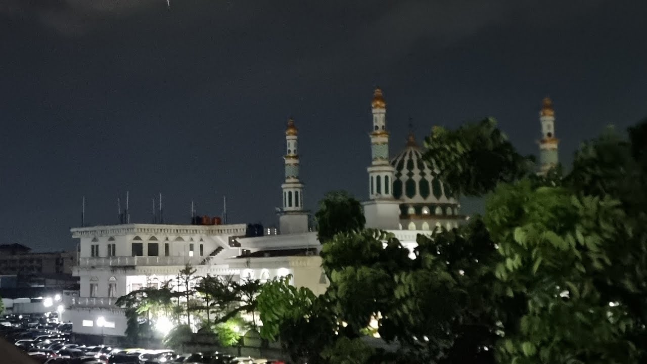 Adzan Isya Masjid Jami Shodri Asshiddiq Jakarta Timur