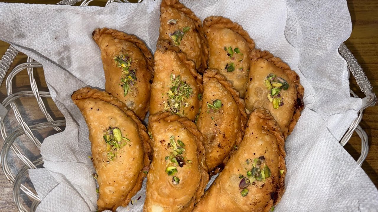 Sirf 10 minute mai Perfect Crispy Mawa Gujiya Recipe👌😋  | Holi special | Market style