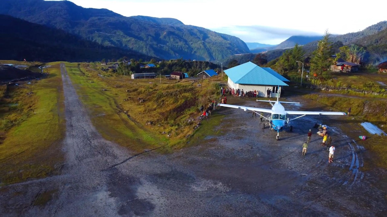 Flight with Susi Air between Wamena and remote mountain villages on West Papua