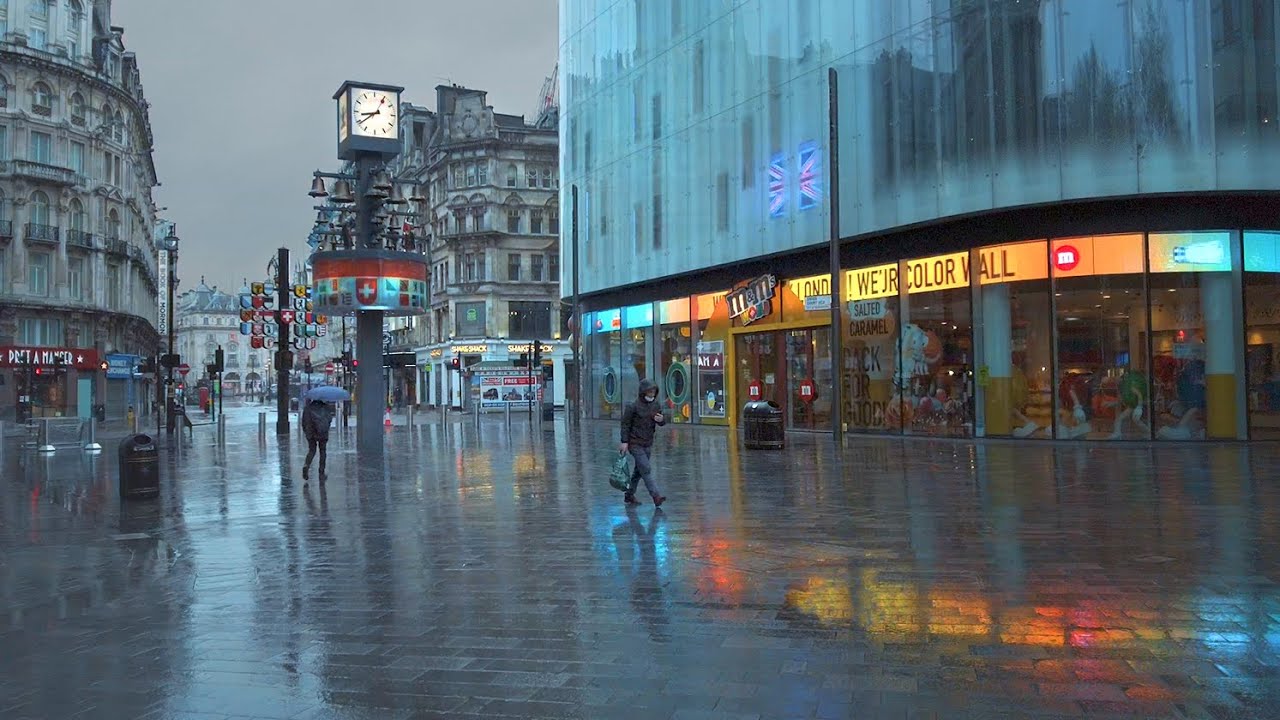 London West End Rain Walk - Covent Garden to Soho | 4K ASMR | May 2021