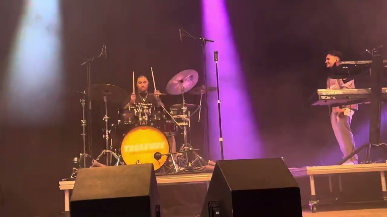 Treasure, the Bruno Mars Tribute band, Hio Hio