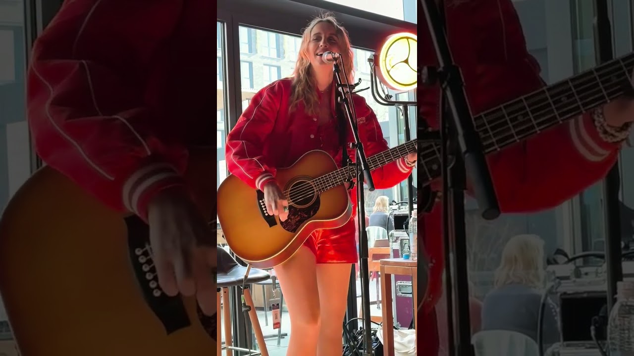 Kaylee Bell - Cowboy Up LIVE @ C2C Festival Berlin 08.03.2026 @kayleebell 