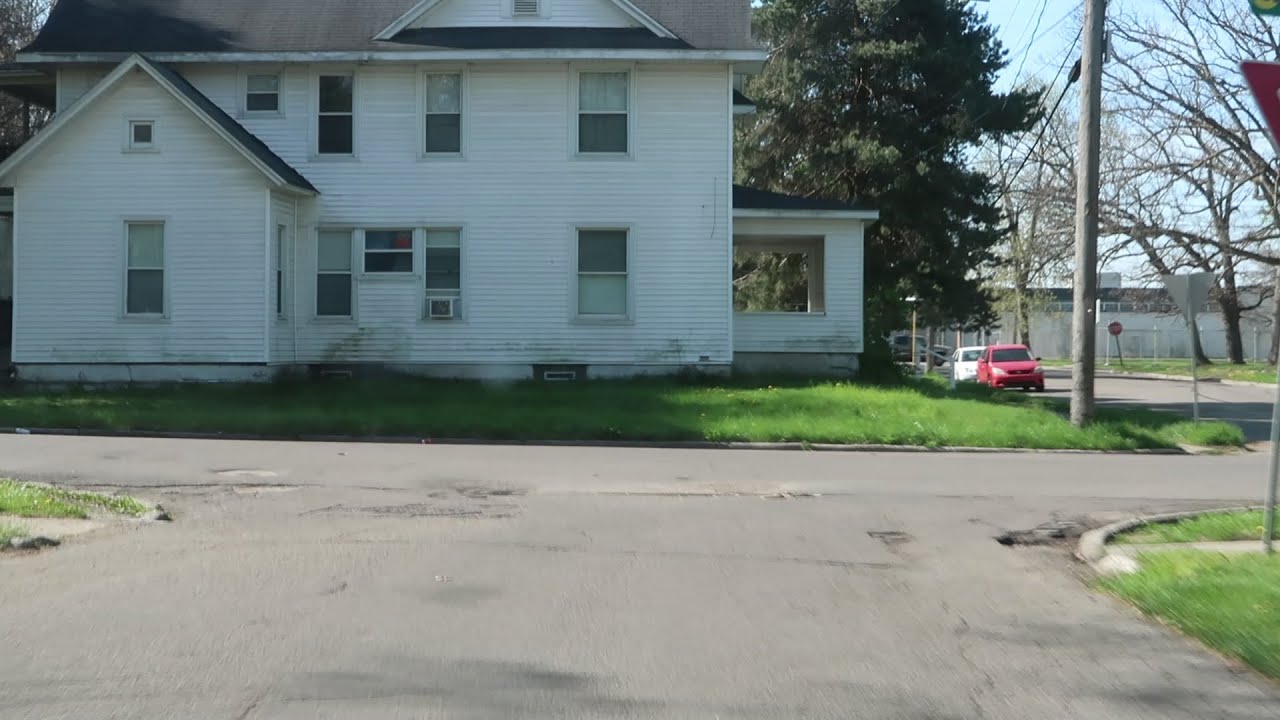 THE 'TRENCHES' OF SOUTHEAST SIDE GRAND RAPIDS HOODS