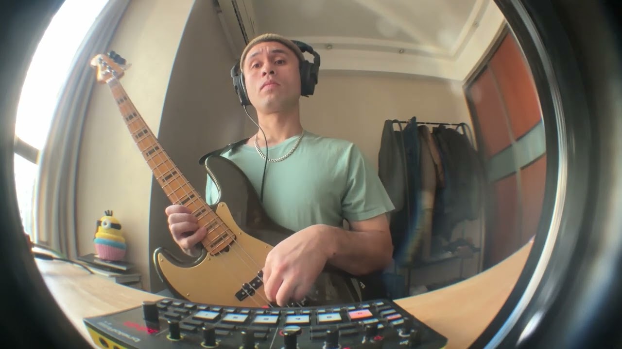 Roland P-6 jam with bass. Newtron