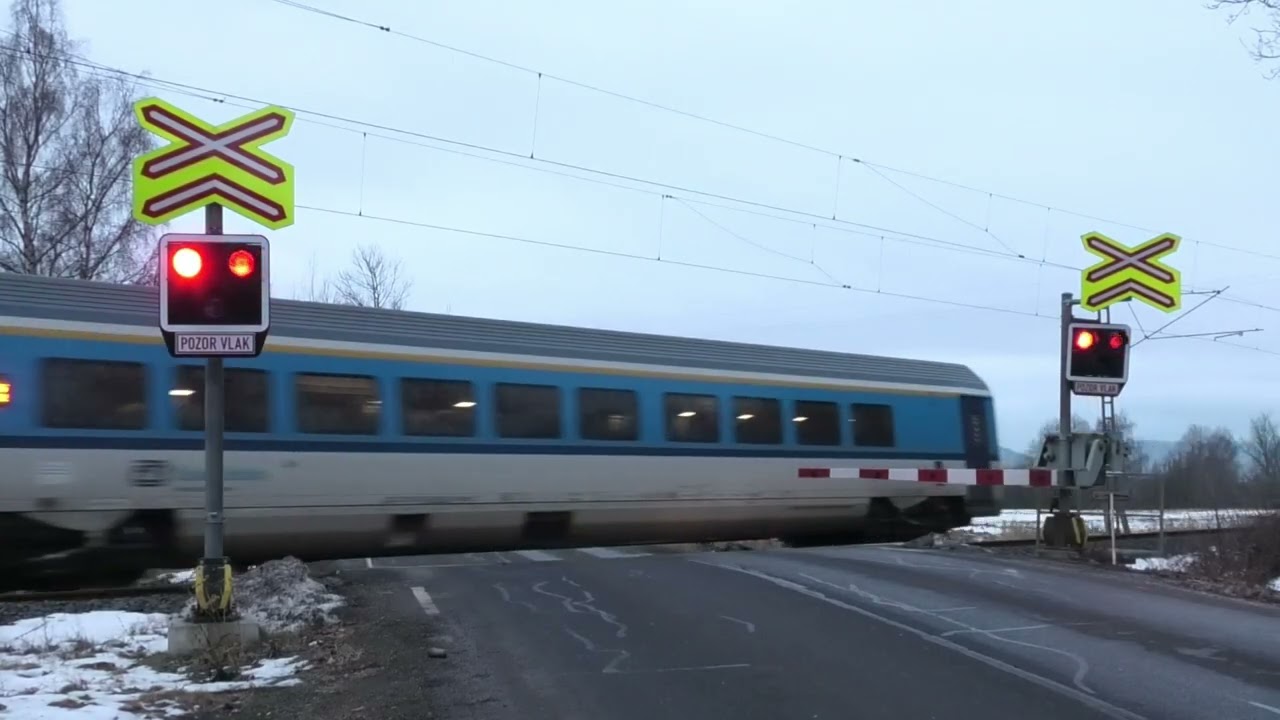 Železniční přejezd Sadov/Lesov #1 (P81) | 8.2.2026 / Czech railroad crossing