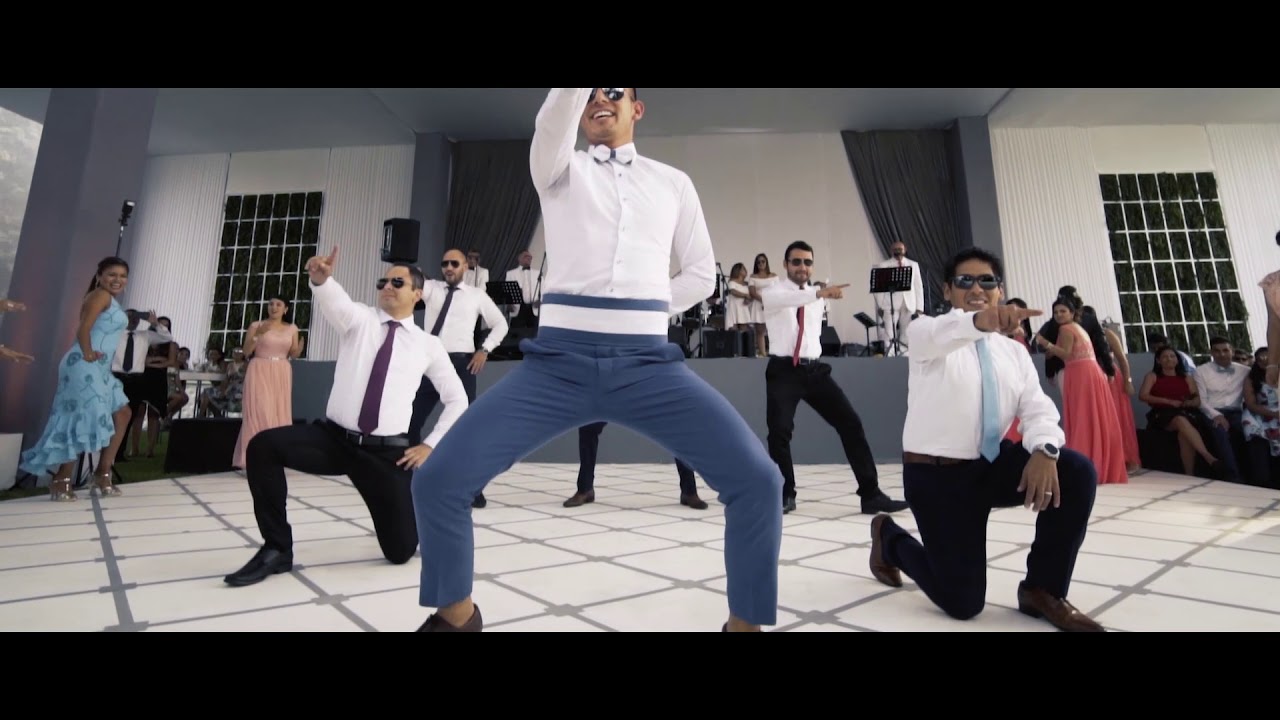 La mejor coreografía de Grease - GREASE FLASHMOB / by Bodanza Producciones
