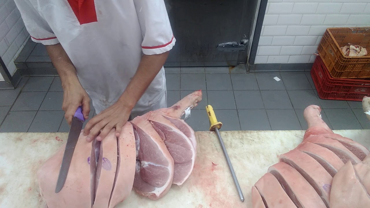 pernil cortado na faca . para gancheira