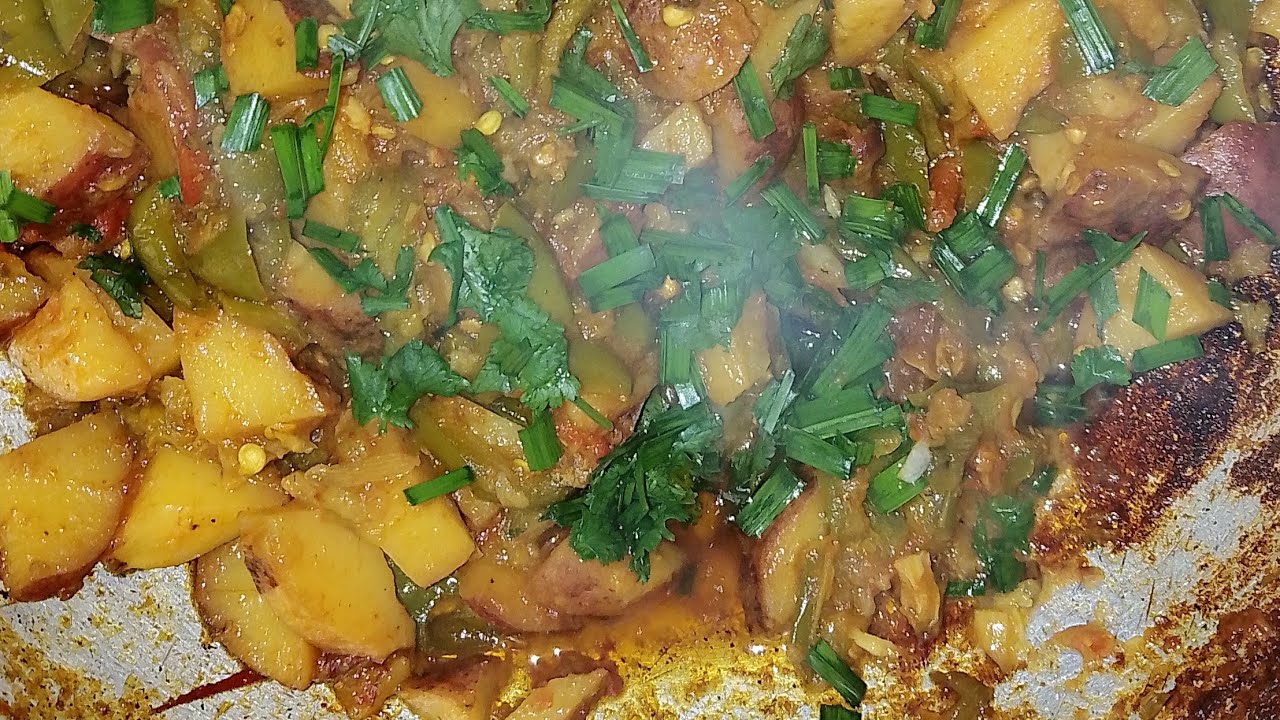 Shimla Mirch Ki Handi Tayar hai
