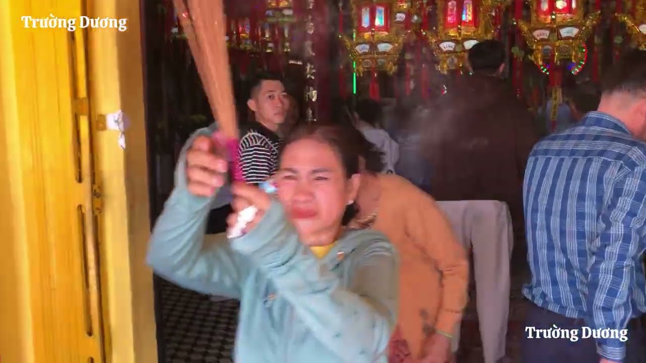 MÙNG 1 TẾT ĐI CHÙA THIÊN HẬU CUNG QUÁ ĐÔNG