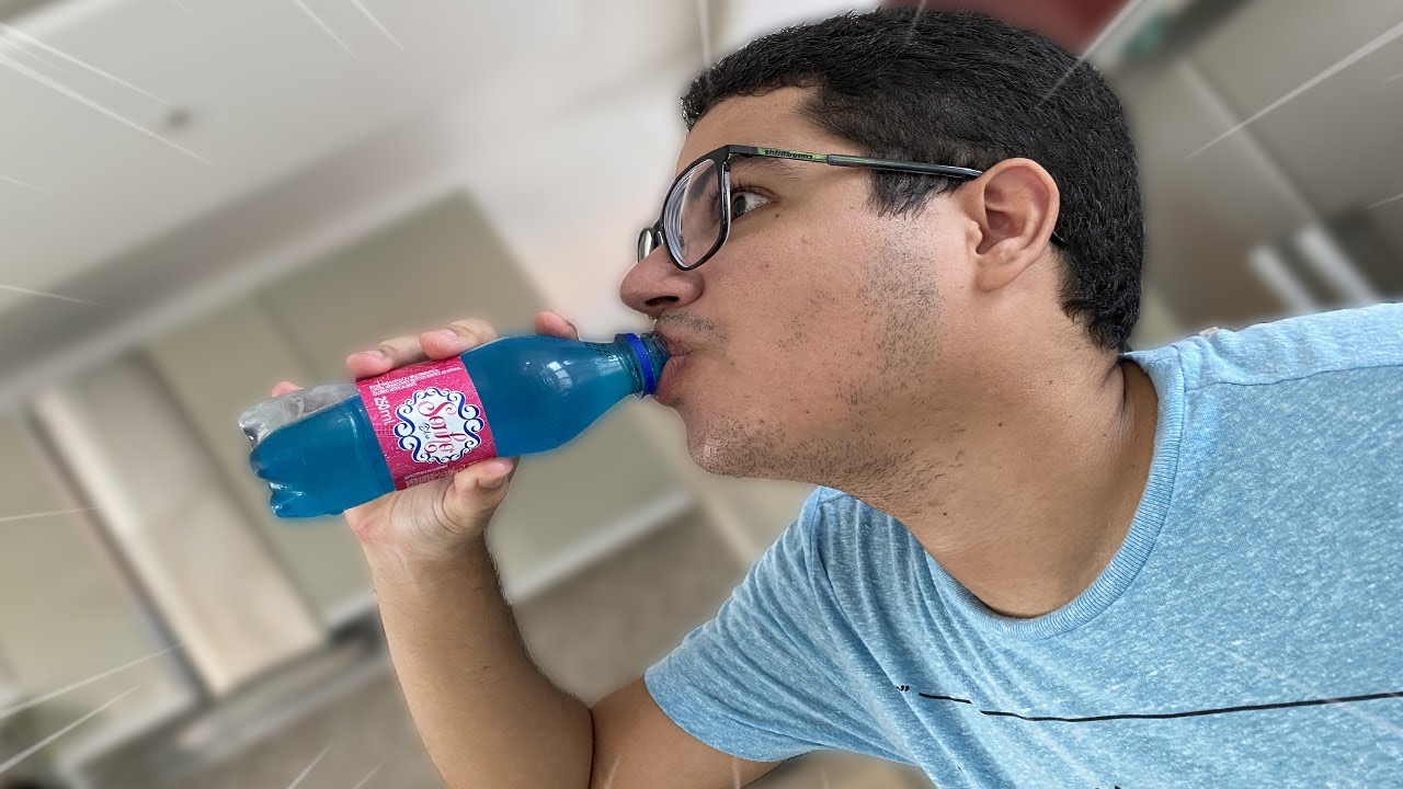 ELE TOMOU ESSE REFRIGERANTE AZUL!!!! (é bom?)