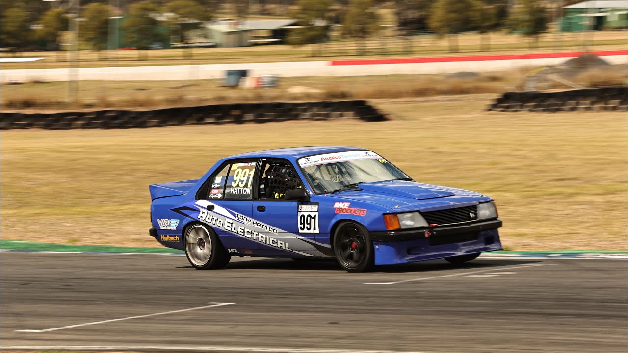 Replica Tourers VH Commodore Morgan Park R2 Race 1