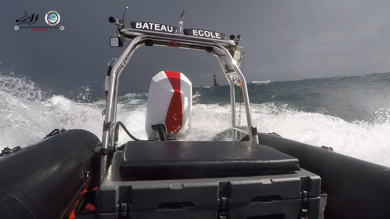 Dans la chaussée de Sein avec Antoine stage de perfectionnement navigation en mer formée OLM 2023