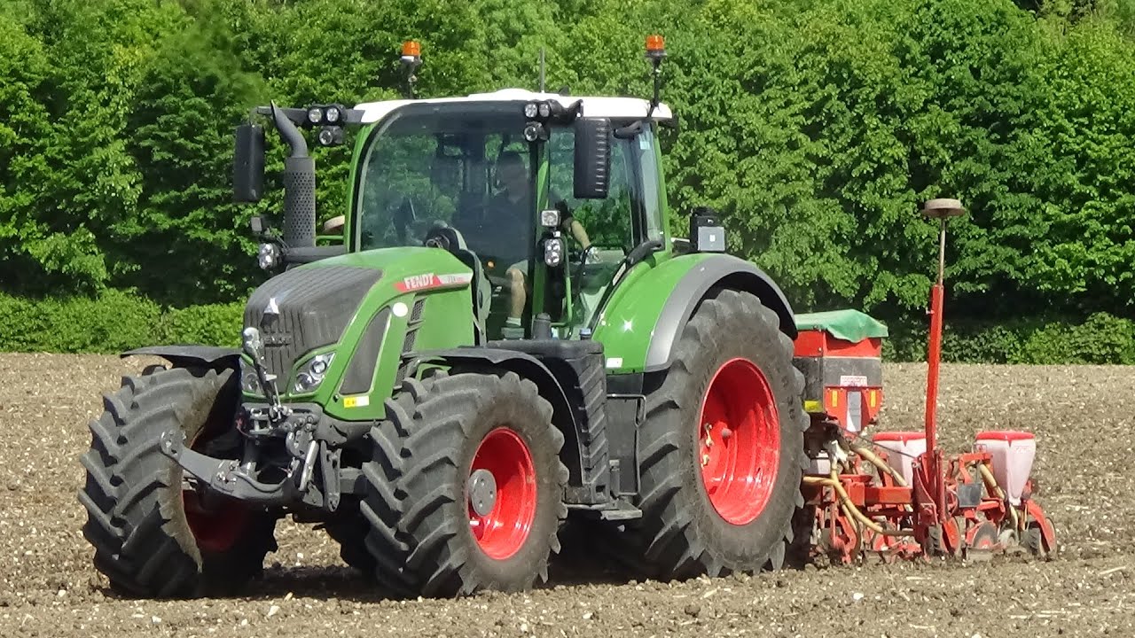 Drilling Maize with Fendt 724 & Gaspardo drill