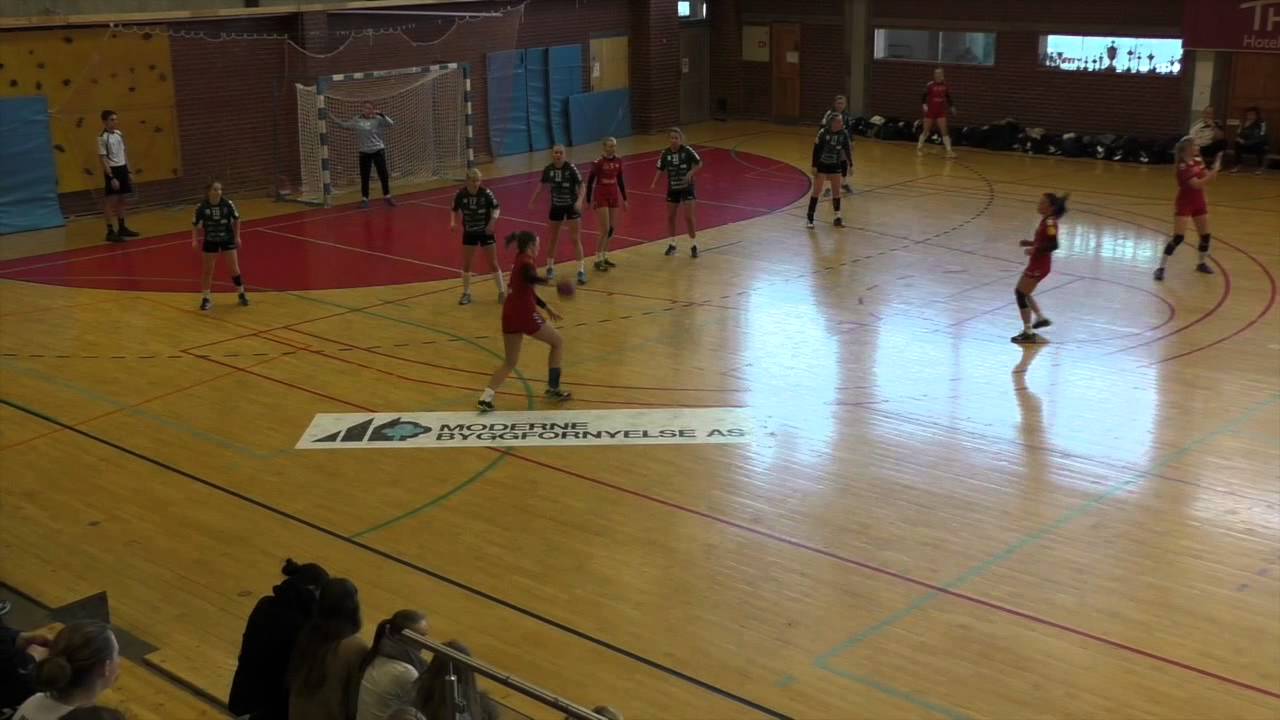 Hei Andrine. Her kommer klippene hvor du skader h&aring;nden som &oslash;nsket.