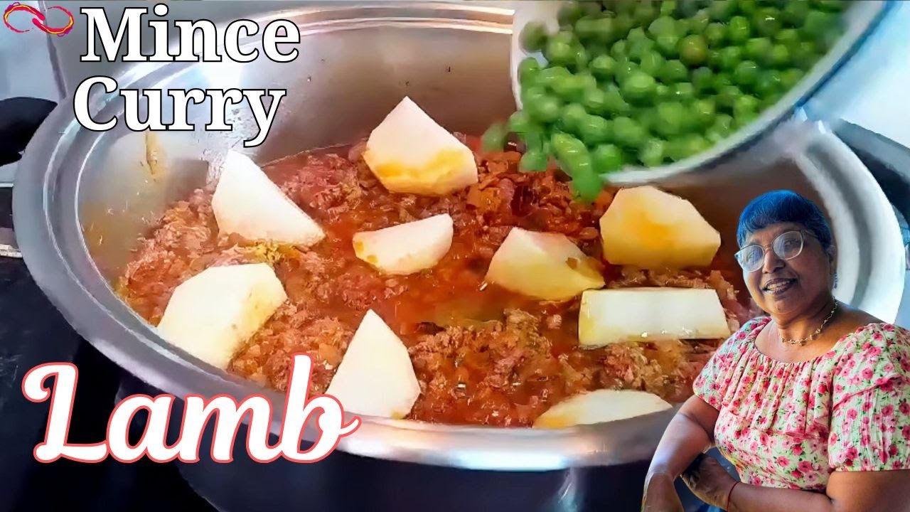 Вкуснейшее карри с мясным фаршем, картофелем и горошком.