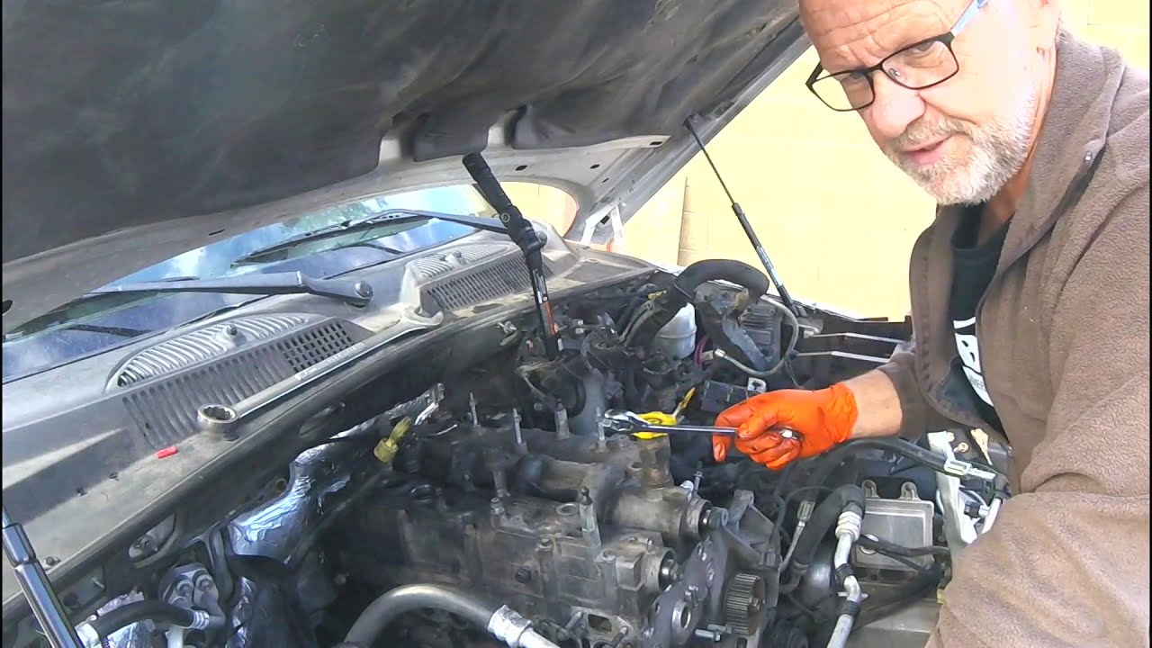 Снятие топливной форсунки с дизельного двигателя Jeep Liberty CRD
