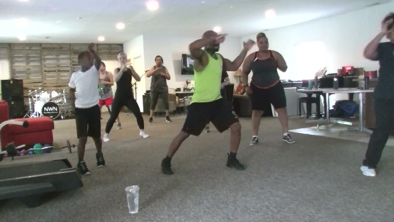 WILLITARY MOBILE PHONE WORKOUTS!!INTENSE CARDIO AT THE RED BARN WORKOUTS!VID 