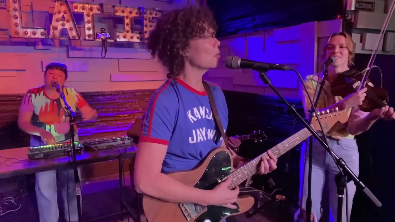 2023 Not Your Average Folk Contest Finalist Queen Bees (Molly McGinn, Kate M. Tobey, Quilla)