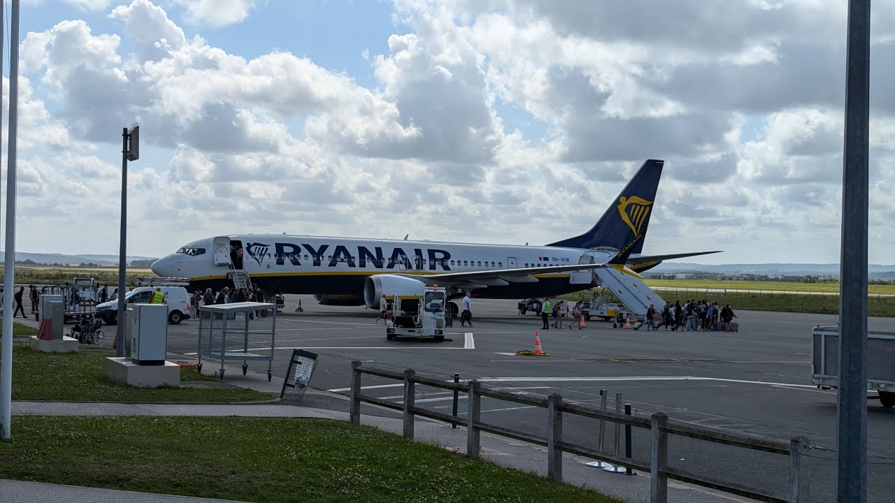 Flight Paris Beauvais - Béziers By B737MAX RYANAIR
