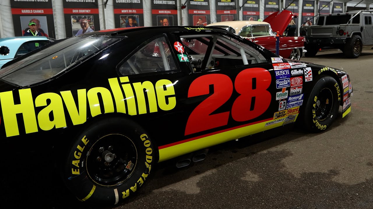 1990 Ford Thunderbird NASCAR Cold Start, Revs, Idle
