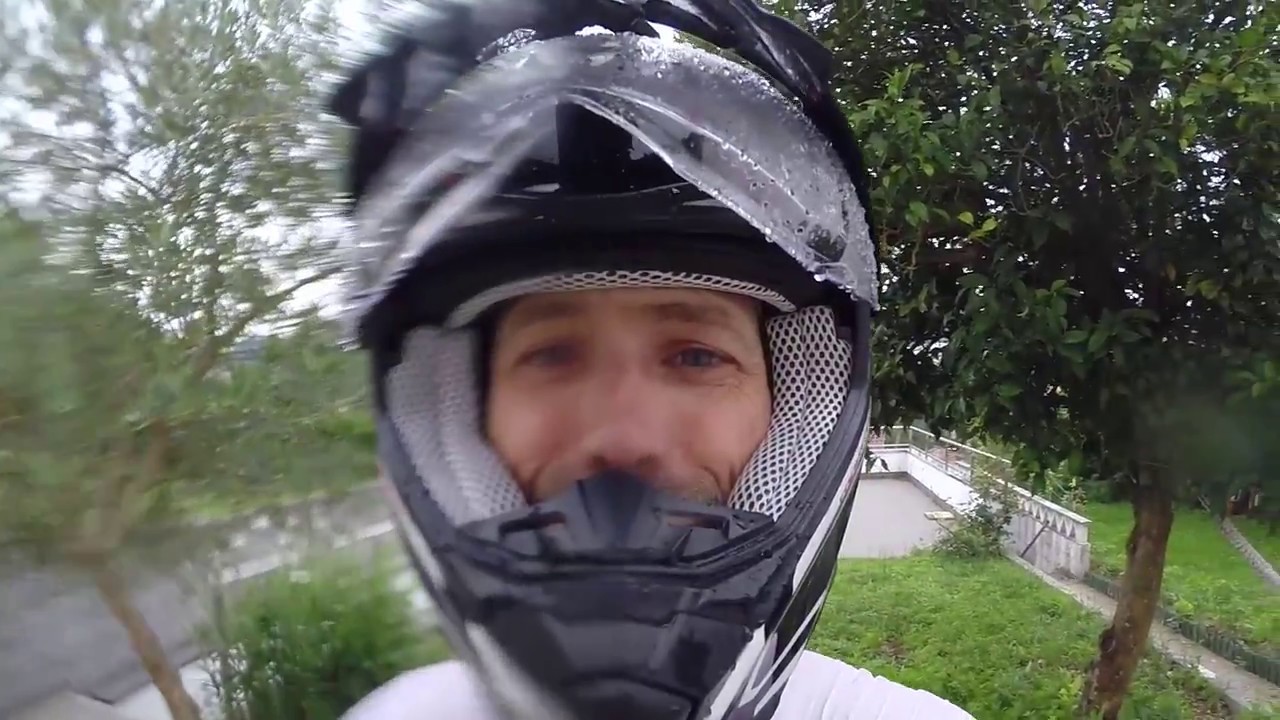 Test en lluvia del casco Astone Cross Max
