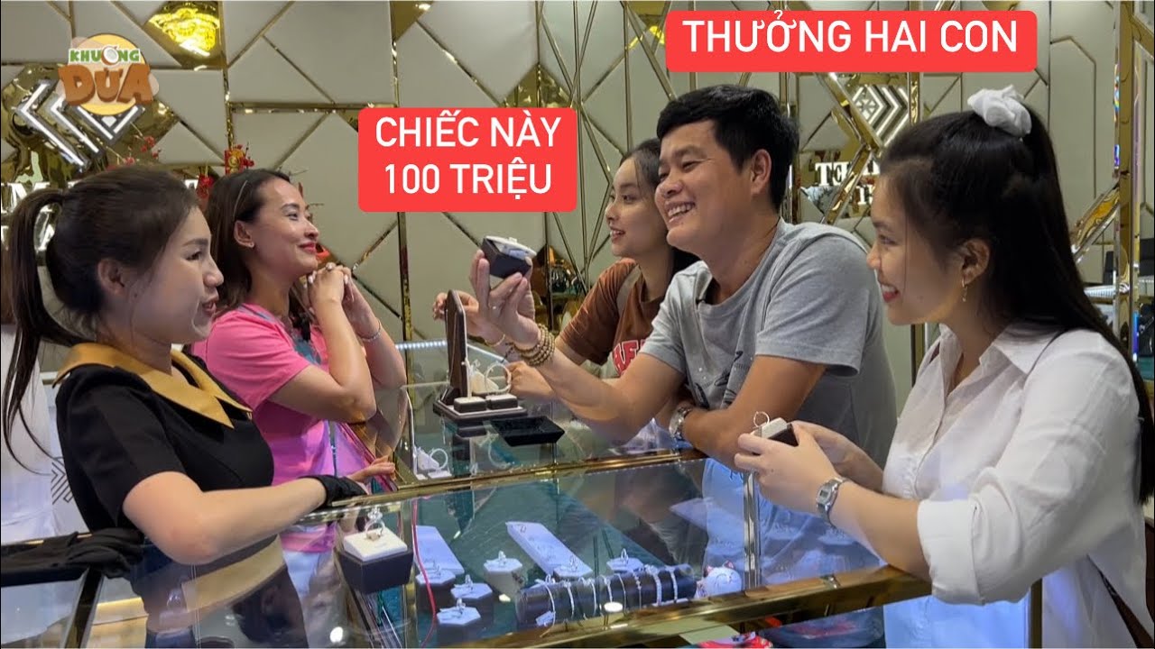 Khương Dừa dẫn 2 cháu gái mua kim cương 100 triệu khen thưởng làm tốt Ngôi Sao Miệt Vườn