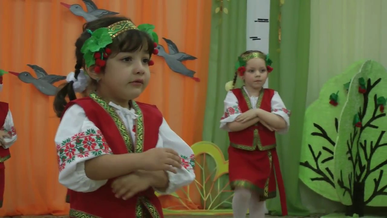 Танець Калинок у середній групі  на осінньому ранку 2017. Муз. кер.  Леонтович С.  В.