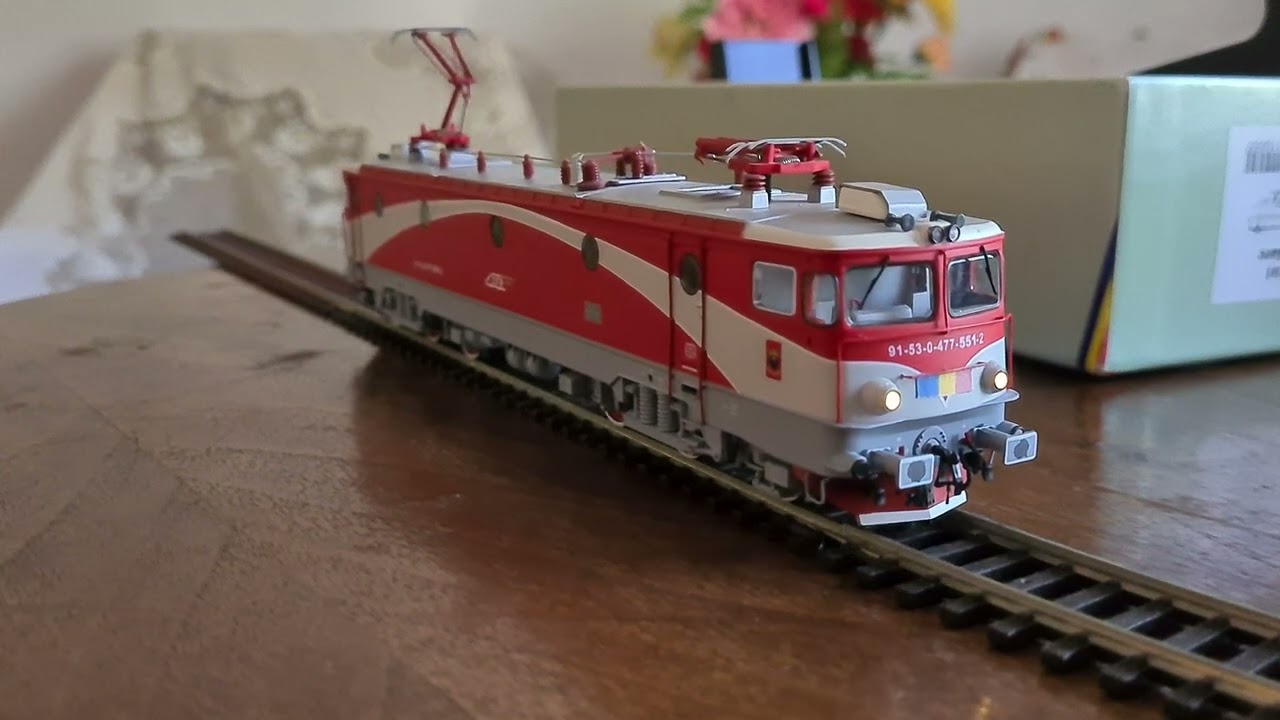 Locomotiva 060 EA, Scara HO , '' Delfinul '' 477-551-2 , Probe de sunet !
