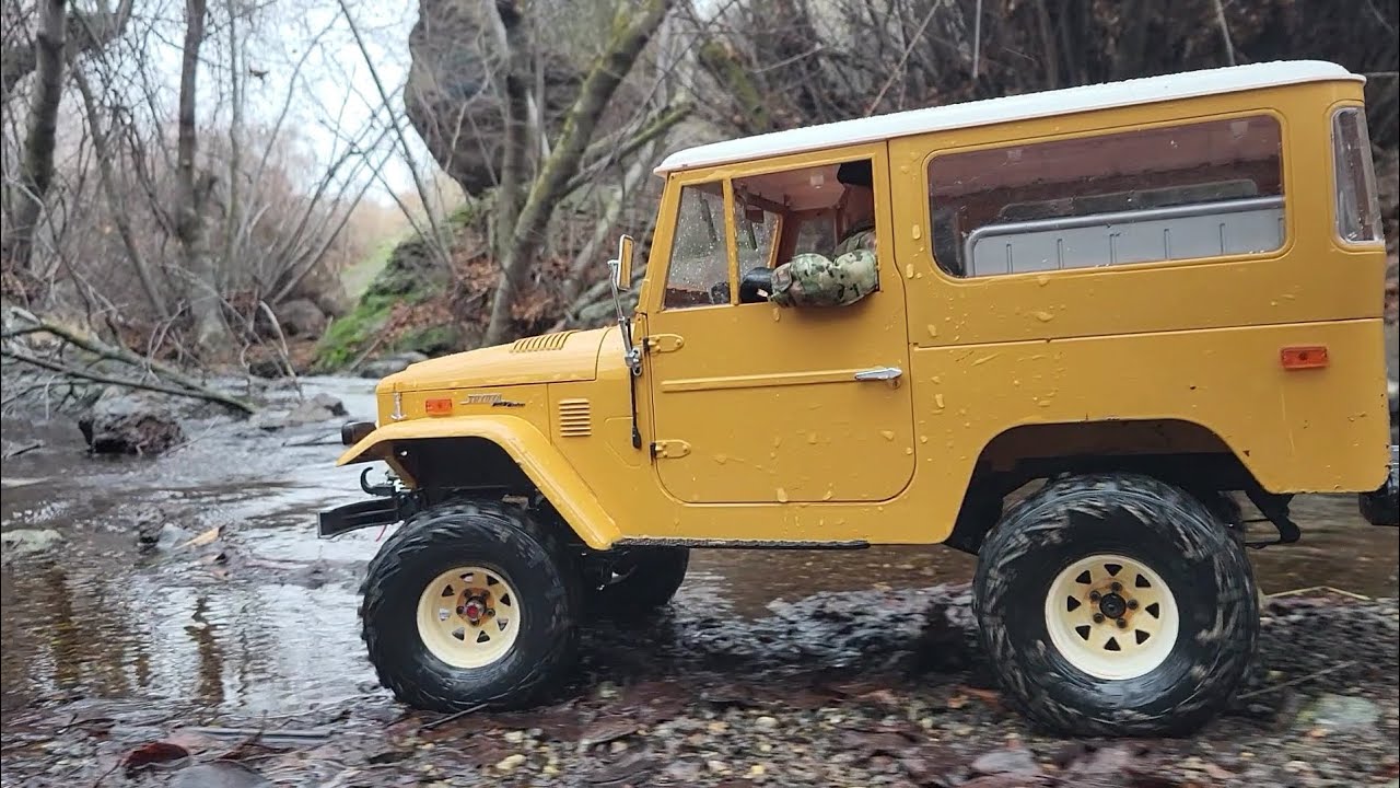 RC FMS FJ40 SLOW CRAWL AT THE CREEK ASMR