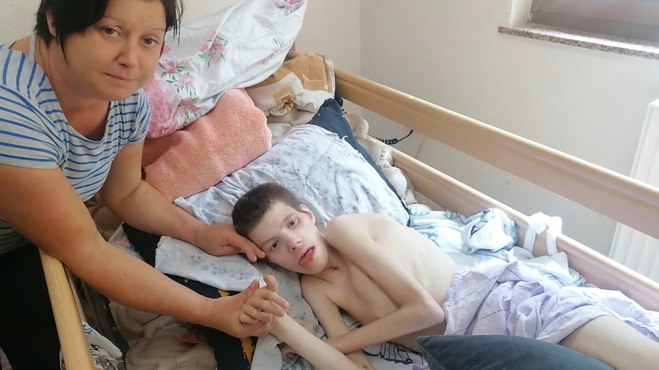 ŽIVA ISTINA#Majka umrla,13 godina maćeha brine o njemu .Najviše me boli kad njega boli.27.07.'22.