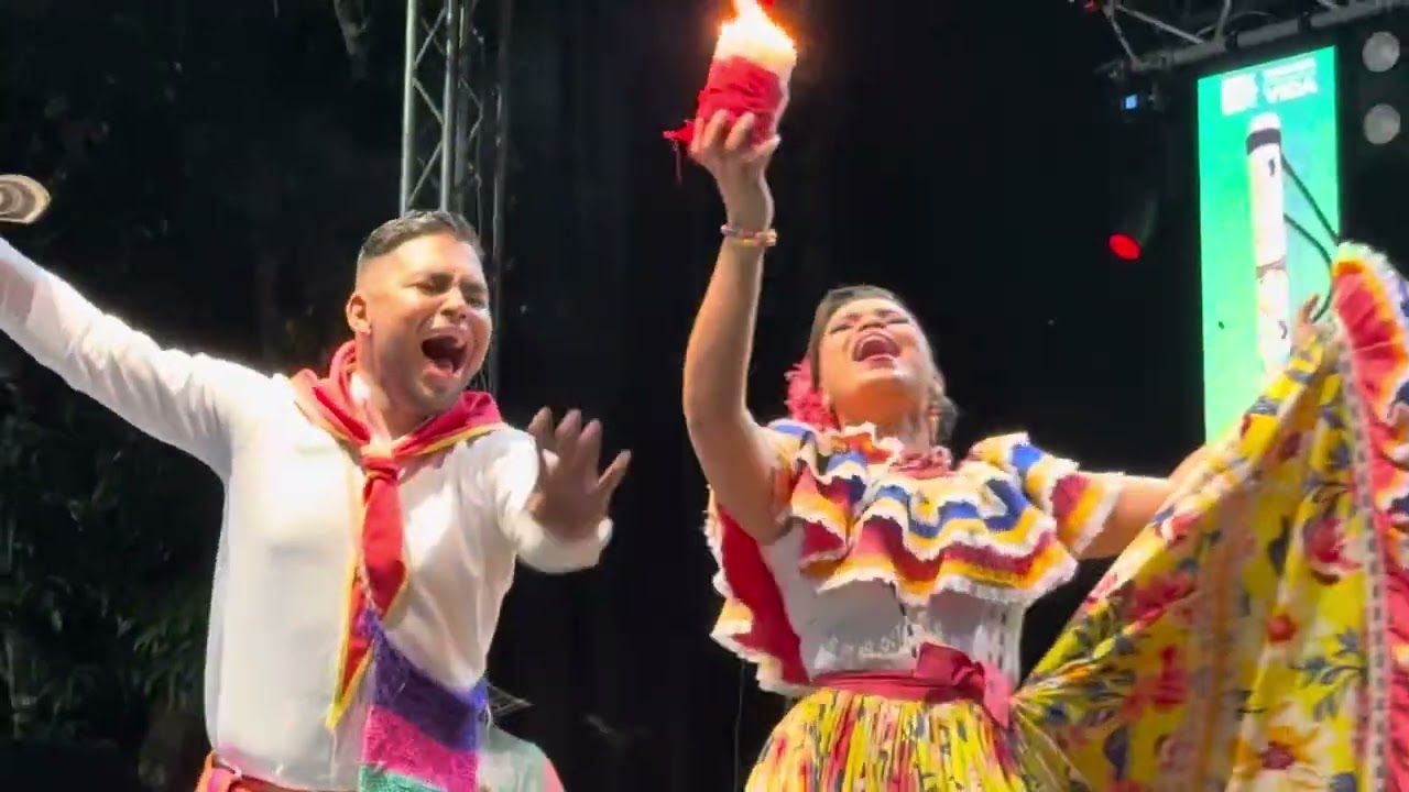 PAREJA BAILADORA DE CUMBIA FESTIVAL NACIONAL DEL PITO ATRAVESA’O 2024