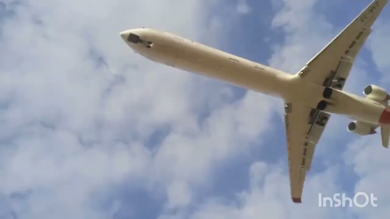 Tarde de aviones en el aeropuerto de Sevilla