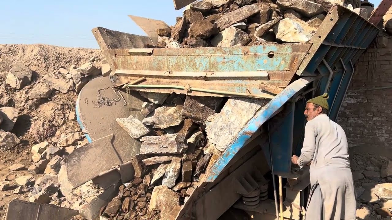 Big Rock Jaw Crusher Machine in Action | Amazing Stone Quarry Crushing