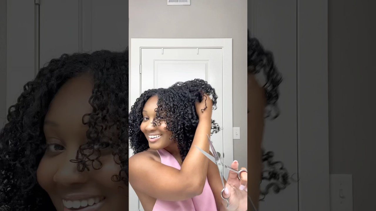 💇🏽&zwj;♀️Here&rsquo;s how I trim/cut my soft round layers into my curly hair at home!  #curlyhair #curlycut